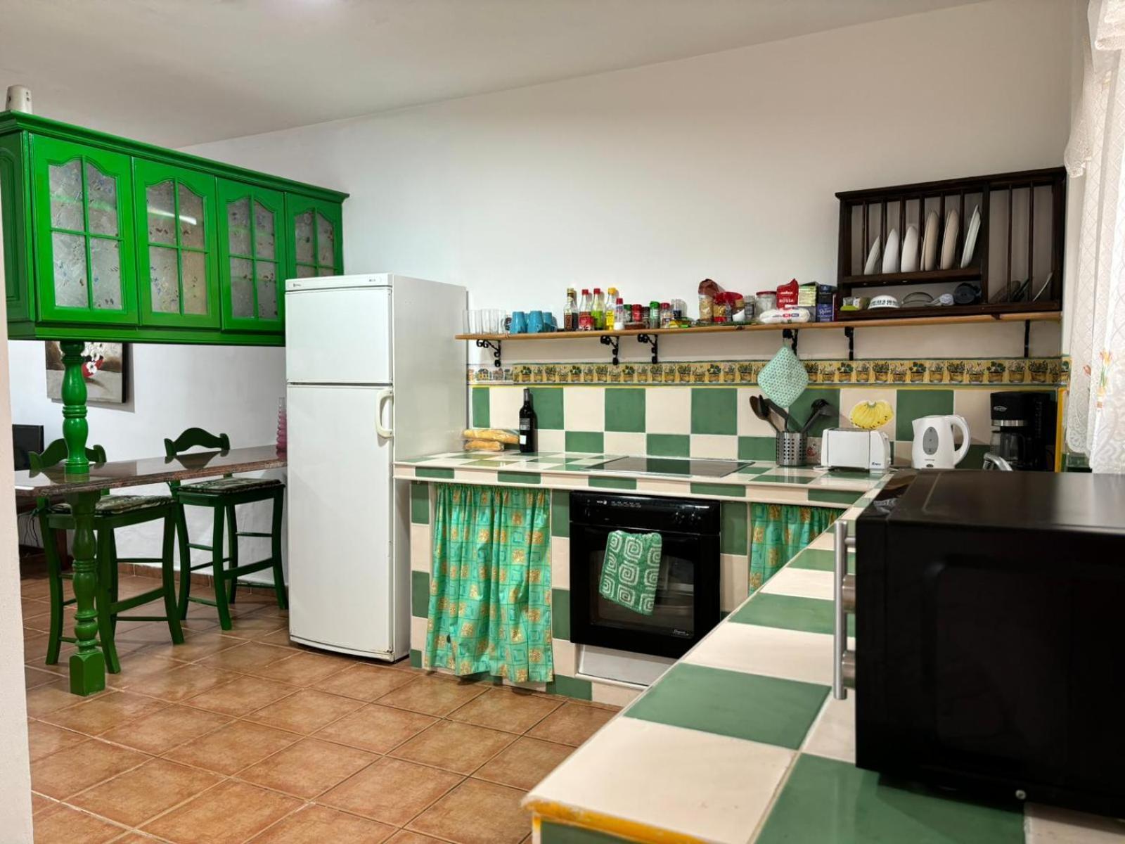 Habitacion Matrimonial En Un Bajo Bano Compartido Areas Compartidas Abades  Exterior foto